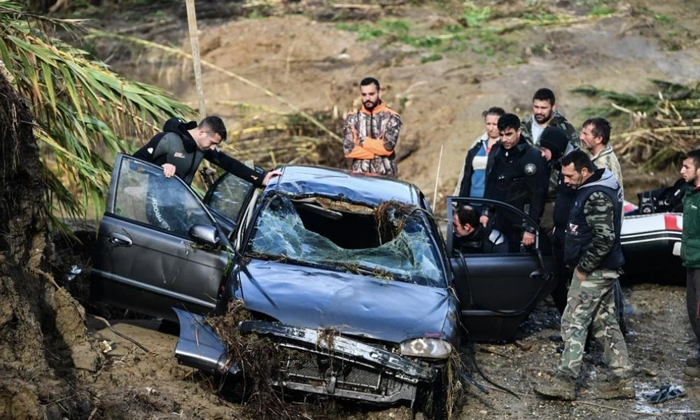 Ηλεία: «Ο 50χρονος που παρασύρθηκε από χείμαρρο φώναζε για βοήθεια»- Ασταμάτητες οι έρευνες για τον εντοπισμό του
